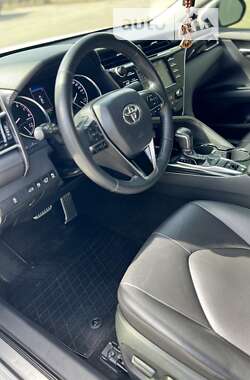 Седан Toyota Camry 2018 в Харькове