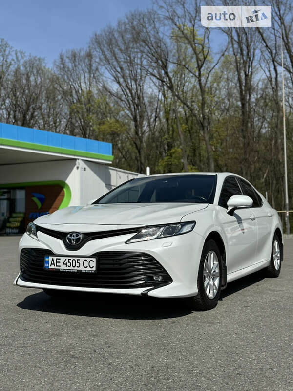 Седан Toyota Camry 2018 в Полтаве