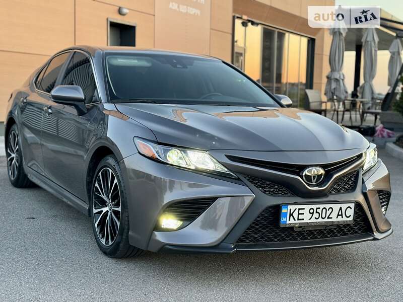 Седан Toyota Camry 2020 в Дніпрі