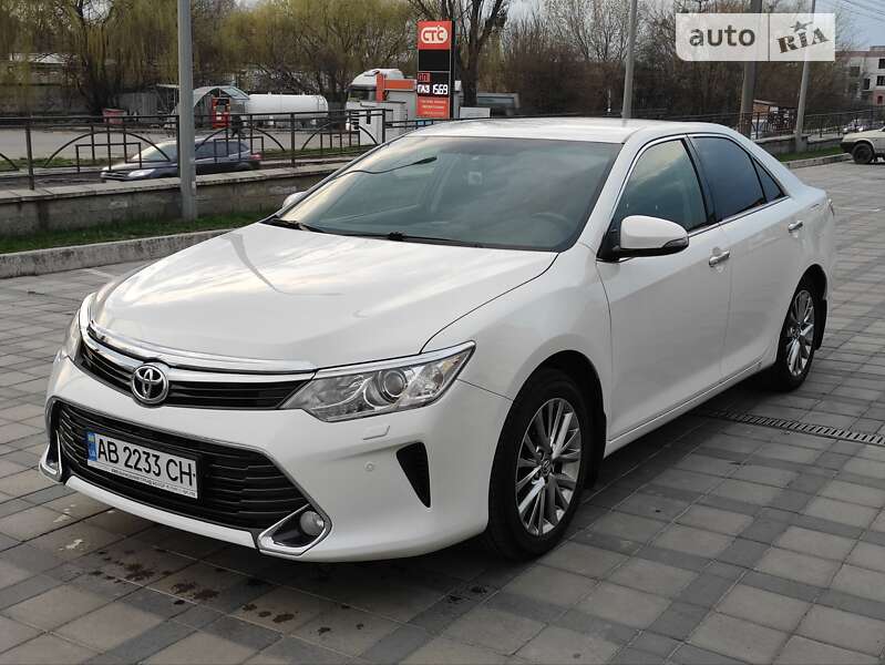 Седан Toyota Camry 2017 в Виннице