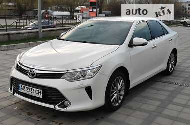 Седан Toyota Camry 2017 в Виннице