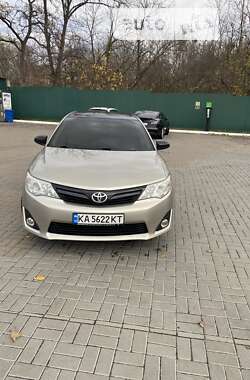 Седан Toyota Camry 2013 в Києві