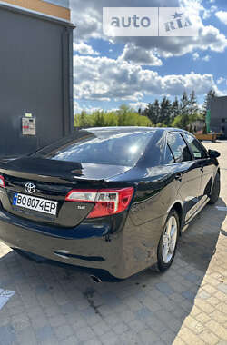 Седан Toyota Camry 2013 в Тернополі