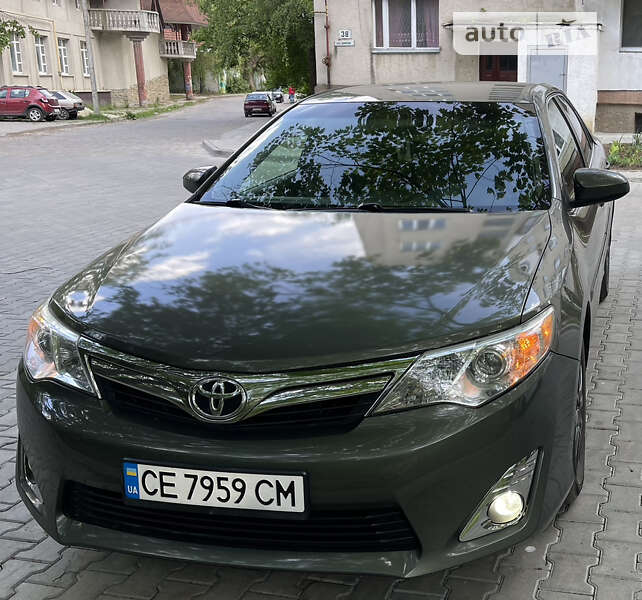 Седан Toyota Camry 2014 в Черновцах