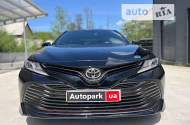 Седан Toyota Camry 2017 в Киеве