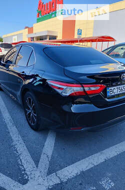 Седан Toyota Camry 2018 в Львове