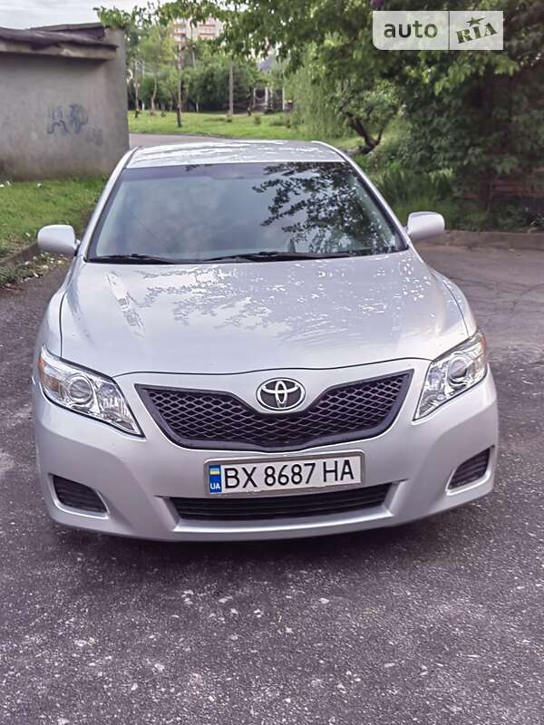 Седан Toyota Camry 2011 в Хмельницком