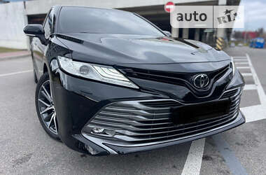 Седан Toyota Camry 2018 в Киеве