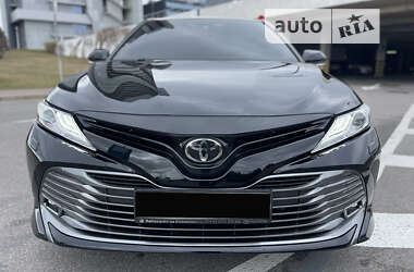 Седан Toyota Camry 2018 в Києві