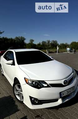 Седан Toyota Camry 2013 в Фастові