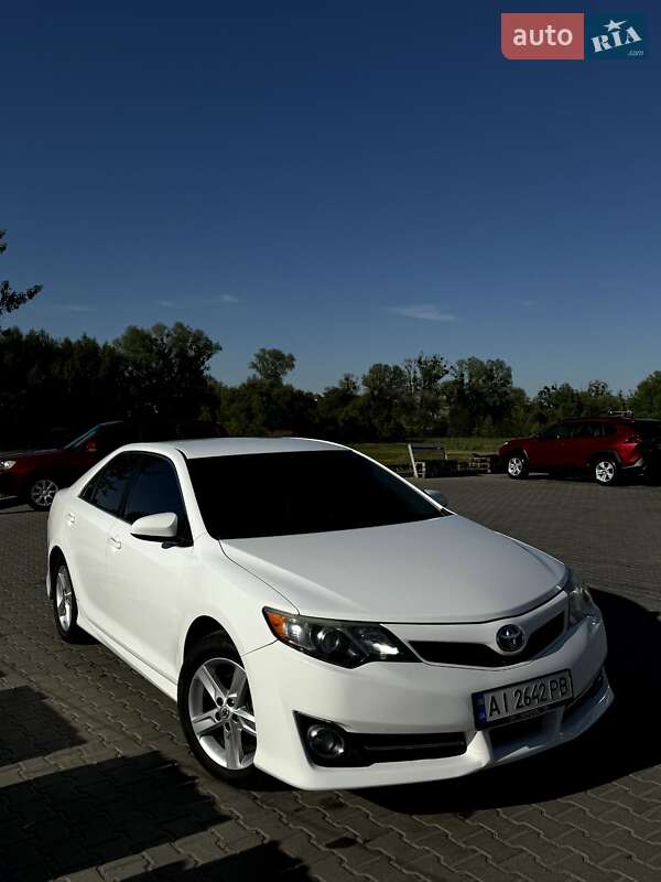 Седан Toyota Camry 2013 в Фастові