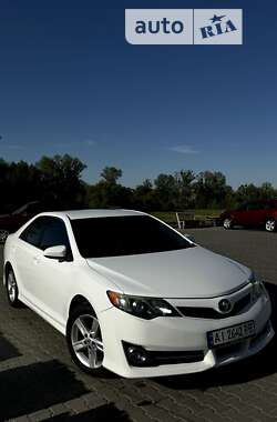 Седан Toyota Camry 2013 в Фастове