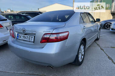 Седан Toyota Camry 2008 в Рівному