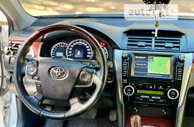 Седан Toyota Camry 2013 в Горишних Плавнях