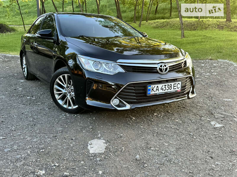 Седан Toyota Camry 2017 в Києві