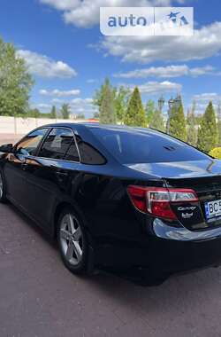 Седан Toyota Camry 2014 в Стрию