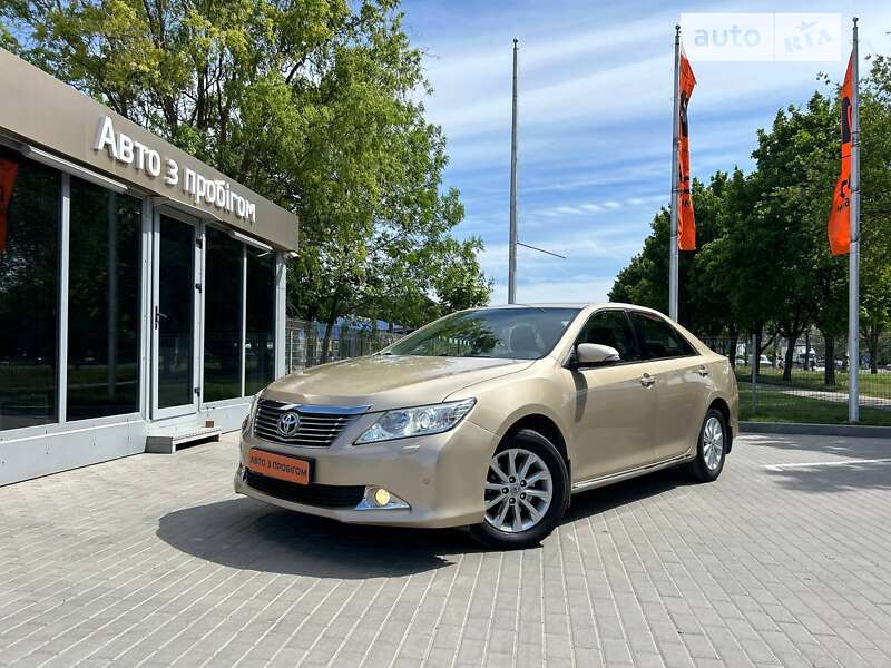 Седан Toyota Camry 2012 в Днепре