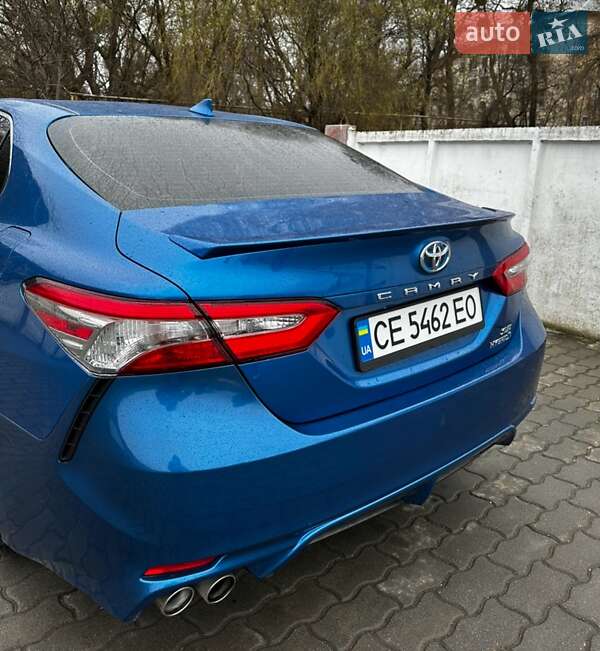 Седан Toyota Camry 2018 в Чернівцях