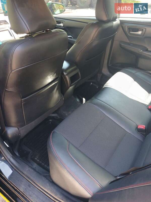 Седан Toyota Camry 2017 в Харкові