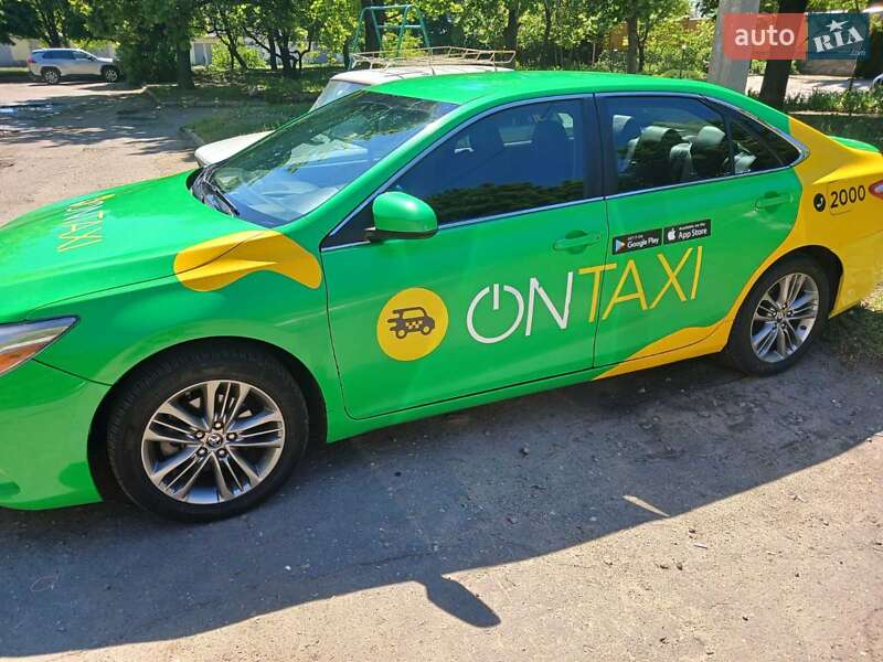 Седан Toyota Camry 2017 в Харкові