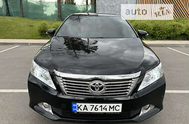 Седан Toyota Camry 2012 в Киеве