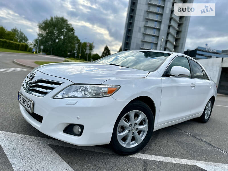 Фото Toyota Camry (Тойота Камри), седан, модель года, фотография № 1