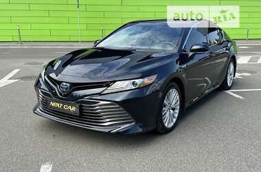 Седан Toyota Camry 2018 в Киеве