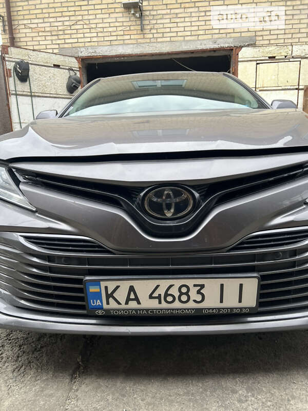 Седан Toyota Camry 2018 в Києві