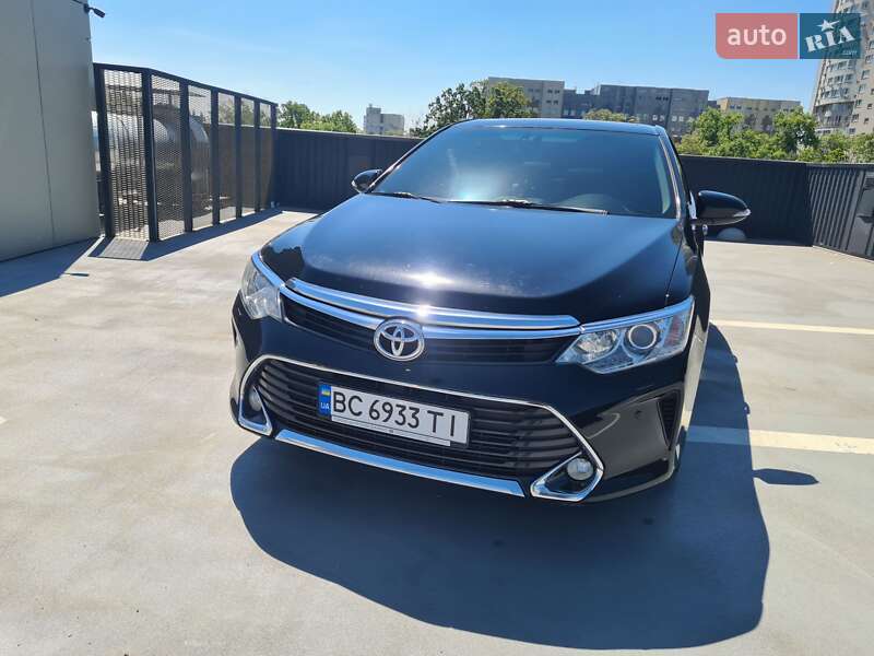 Седан Toyota Camry 2016 в Києві