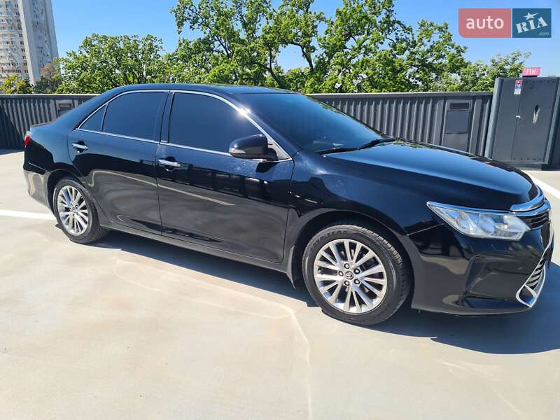 Седан Toyota Camry 2016 в Києві