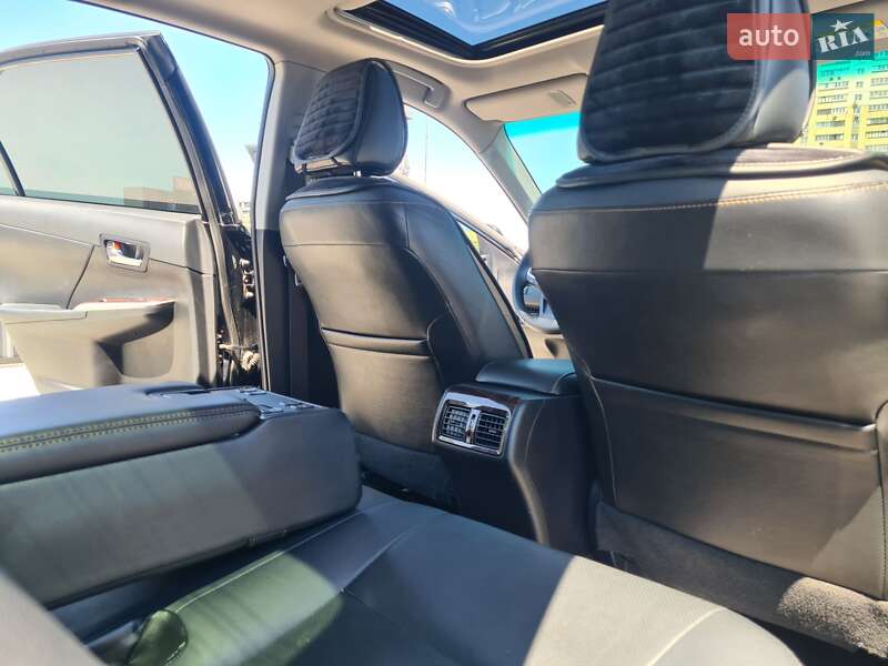 Седан Toyota Camry 2016 в Києві