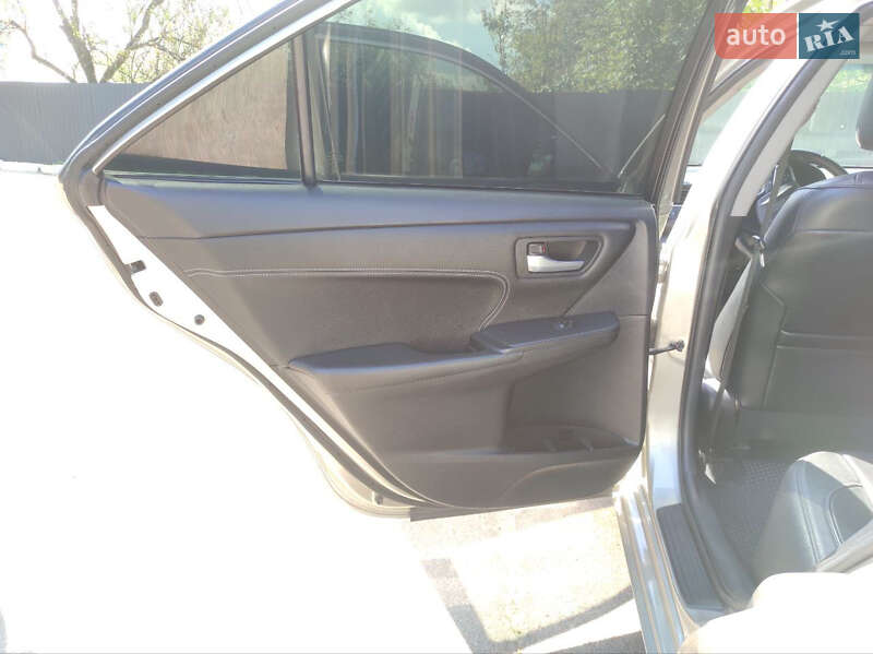 Седан Toyota Camry 2014 в Чернигове