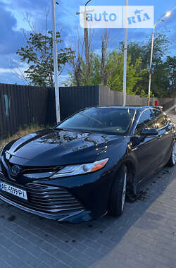 Седан Toyota Camry 2019 в Днепре