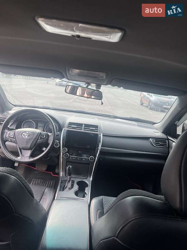 Седан Toyota Camry 2015 в Днепре