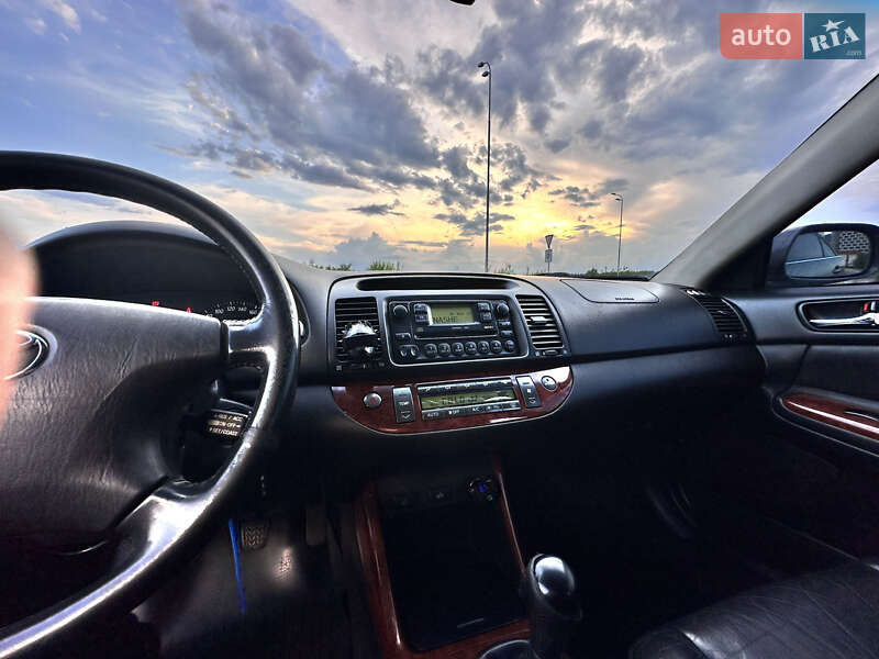 Седан Toyota Camry 2002 в Сумах