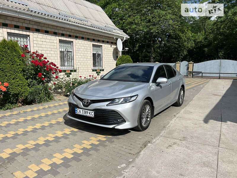 Седан Toyota Camry 2018 в Черкассах