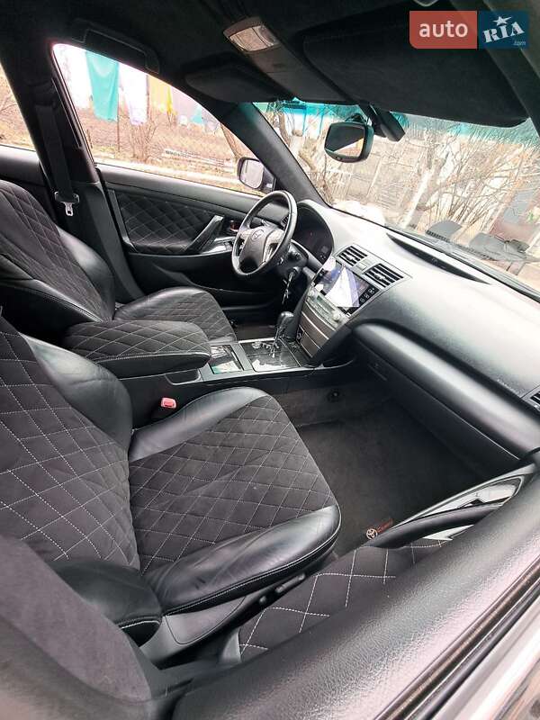 Седан Toyota Camry 2007 в Кривом Роге