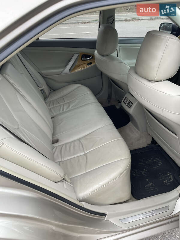 Седан Toyota Camry 2007 в Кропивницком