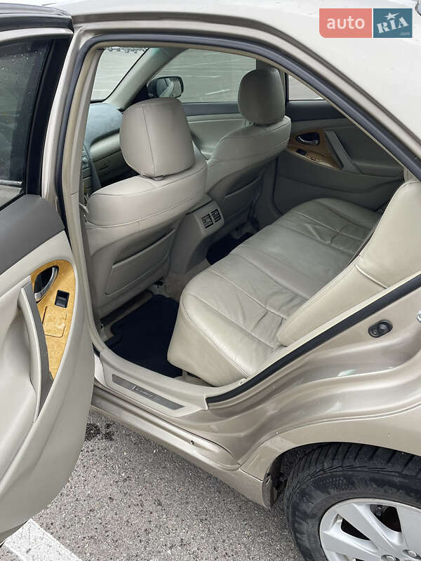Седан Toyota Camry 2007 в Кропивницком