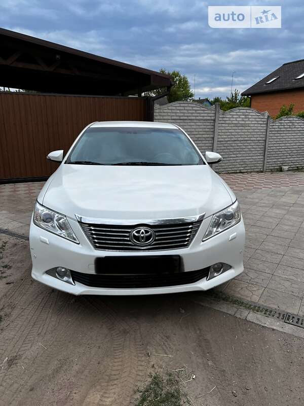 Седан Toyota Camry 2014 в Харкові