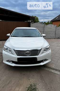 Седан Toyota Camry 2014 в Харкові