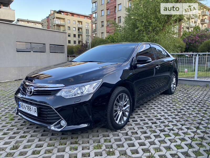 Седан Toyota Camry 2017 в Києві