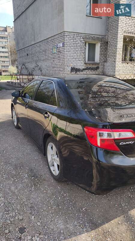 Седан Toyota Camry 2012 в Каменском