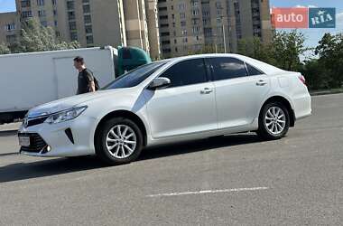 Седан Toyota Camry 2017 в Києві