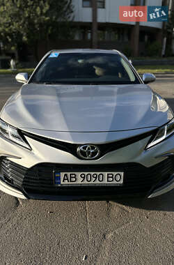 Седан Toyota Camry 2023 в Виннице