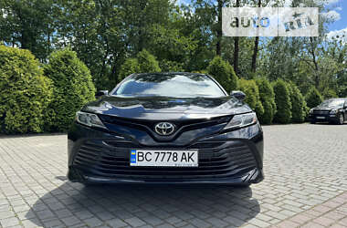 Седан Toyota Camry 2017 в Києві