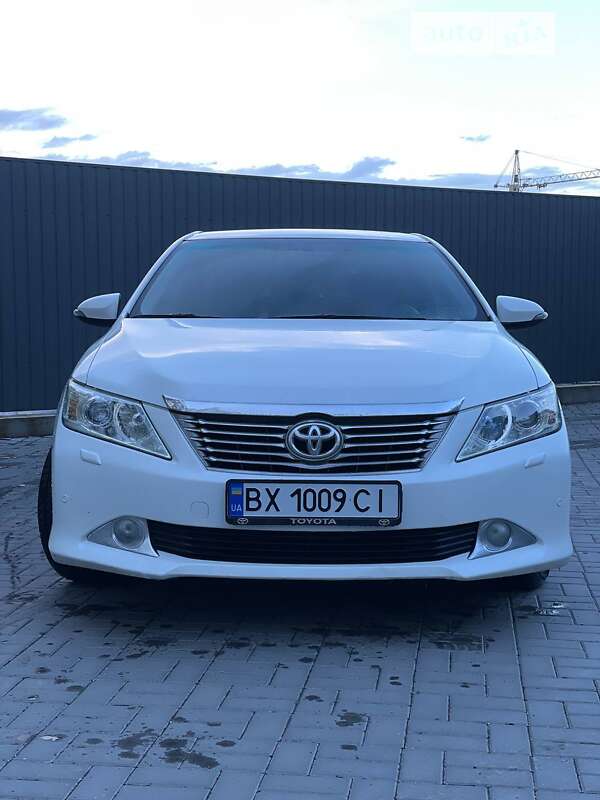 Седан Toyota Camry 2013 в Хмельницком