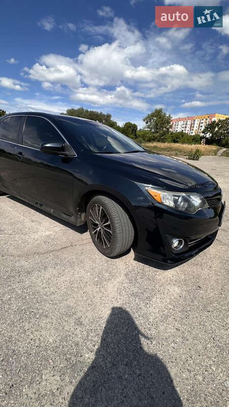 Седан Toyota Camry 2013 в Харкові