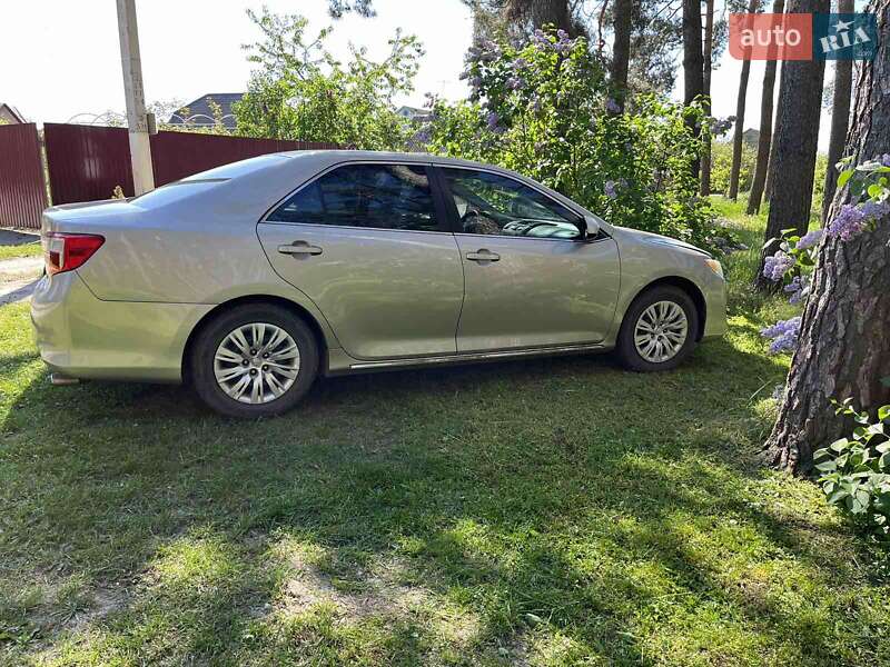 Седан Toyota Camry 2013 в Боровой