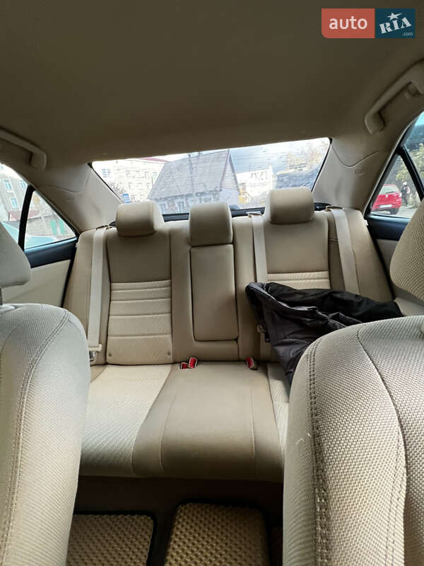 Седан Toyota Camry 2015 в Дніпрі